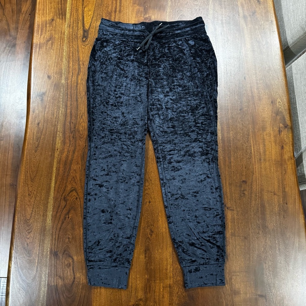 Lululemon Ready to Crush Velvet Jogger Size 10‎